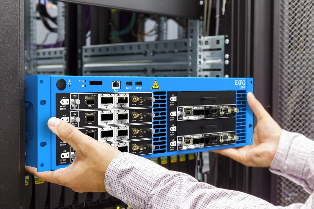 EXFO LTB-8 chasis de 3U para montaje en rack con modulos de prueba optica